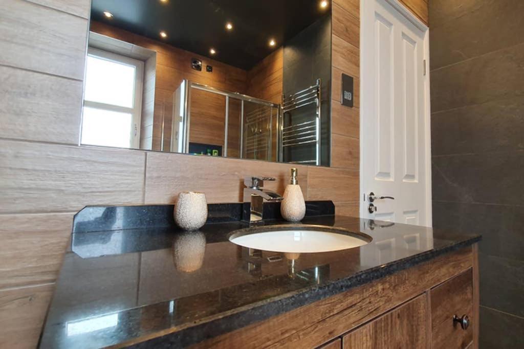 Smart & Stylish Holiday Apartment In The City Centre Inverness Bagian luar foto